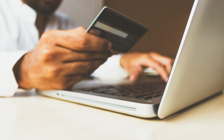 Kredittkort for Netthandel: Slik Velger Du Riktig Kort